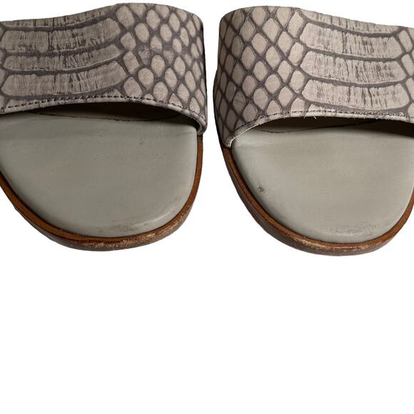 VINCE Josslyn Leather Snake Block Heel Ankle Strap Sandals Open Toe Gray 8 Italy - Picture 6 of 11